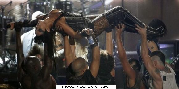 poze cu riri - lifeismusic - rihanna