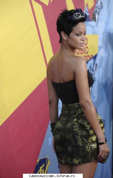 poze cu riri - lifeismusic - rihanna